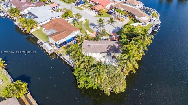 Building Photo - 1600 N 28th Ct