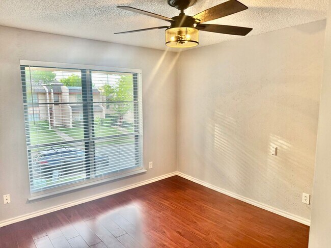 Building Photo - 312 Valley Park Dr