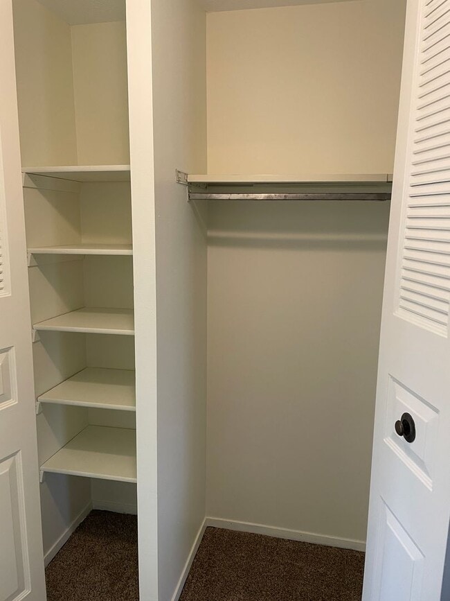 Building Photo - Large, Quiet Home In Englewood (Union) - N...