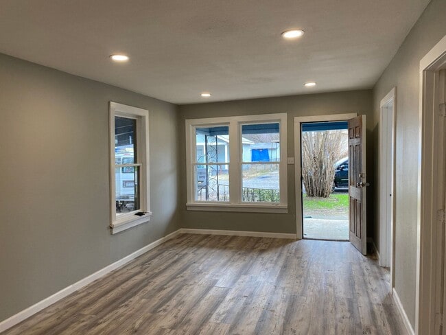 Building Photo - 1/2 off First Month's Rent plus $50 Amazon...