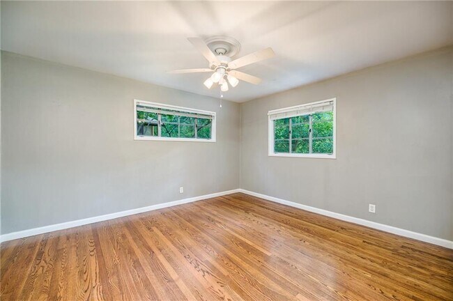 Building Photo - 4293 Rickenbacker Way NE