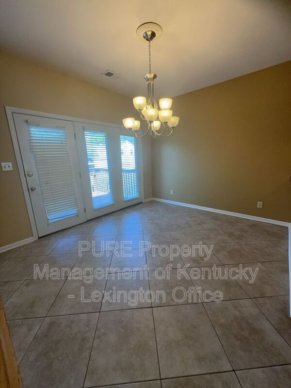 Building Photo - 4844 Clifford Cir