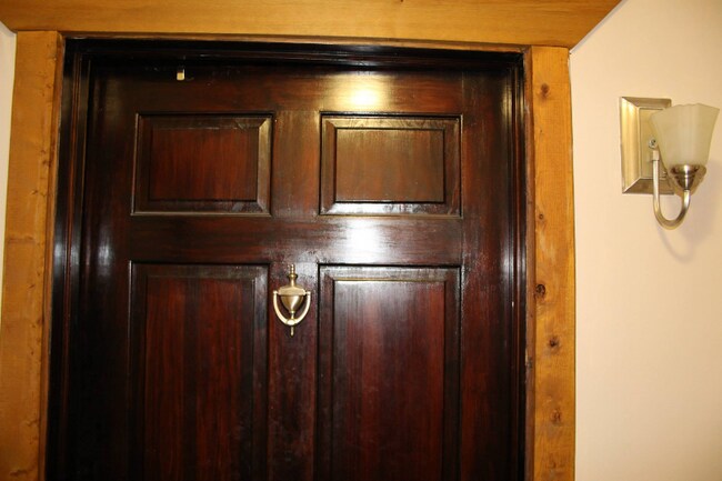 Building Photo - 458 Main St