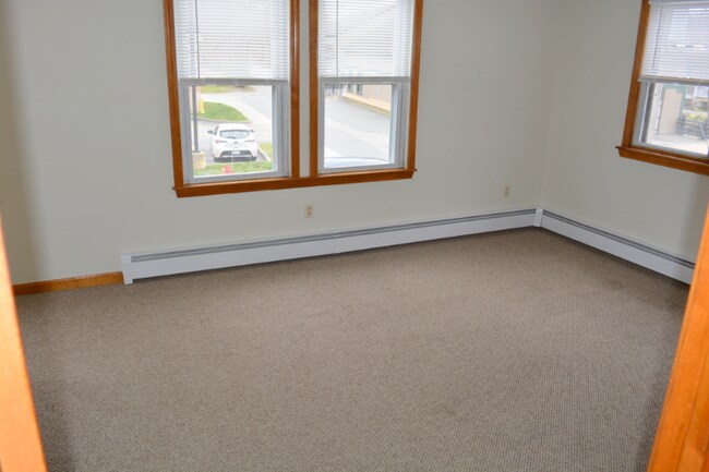 Building Photo - 3343 Post Rd