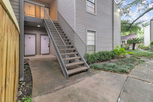 Building Photo - 9707 Richmond Ave.