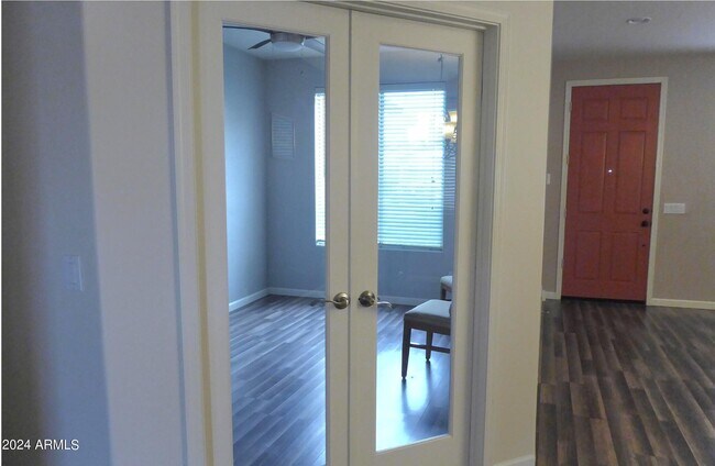 Building Photo - 12511 W Glenrosa Dr