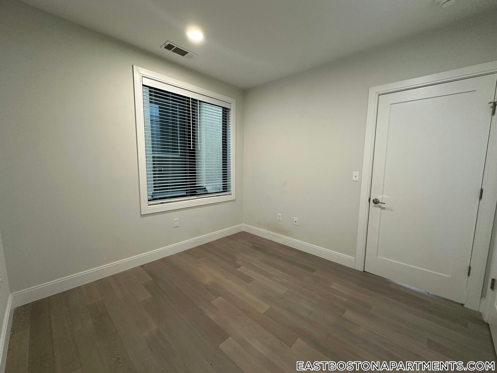 Building Photo - 152 Liverpool St