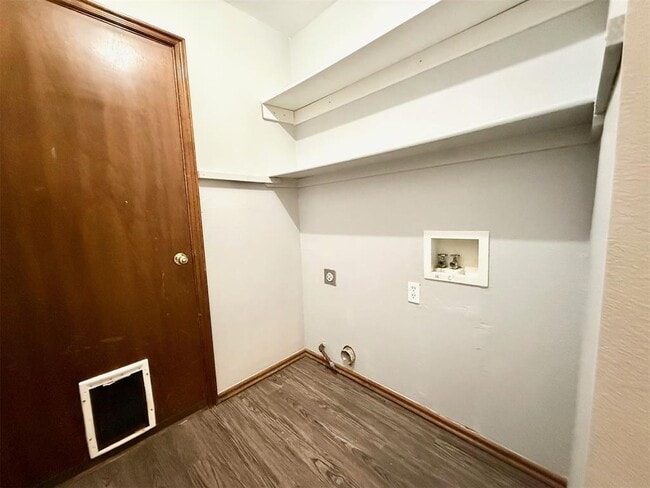 Building Photo - 2808 E Lake Dr