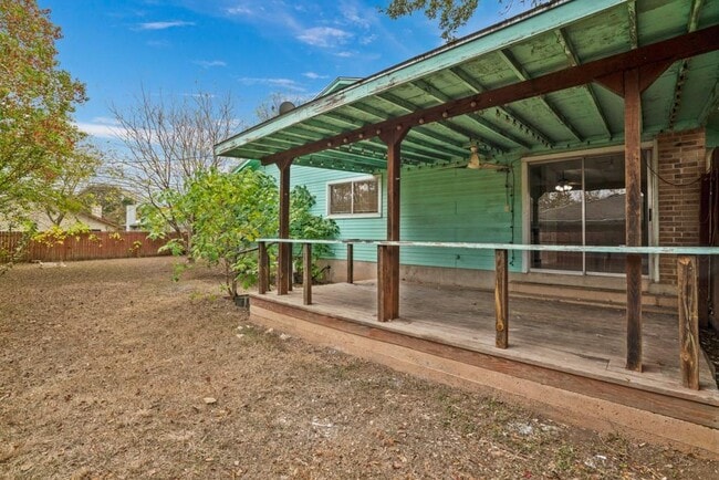 Building Photo - 2101 Matthews Ln