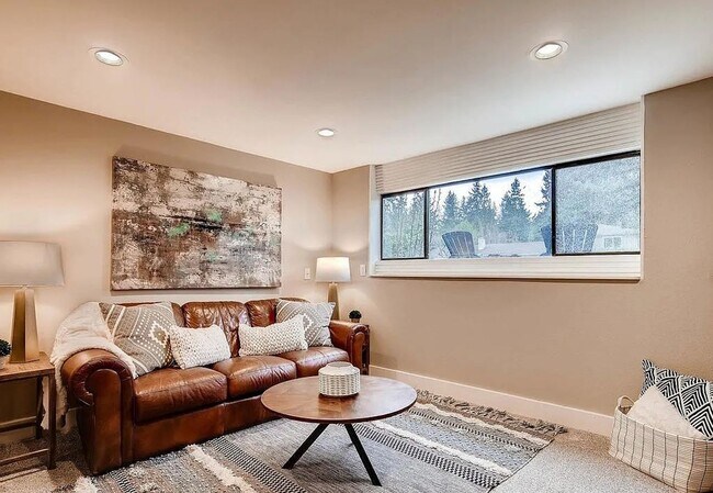 Building Photo - Beautifully Updated Edmonds Home with Spacious Fenced Backyard
