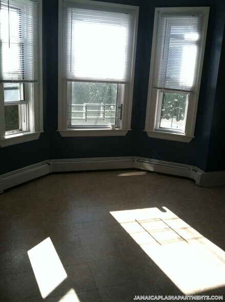 Building Photo - 36 Mozart St