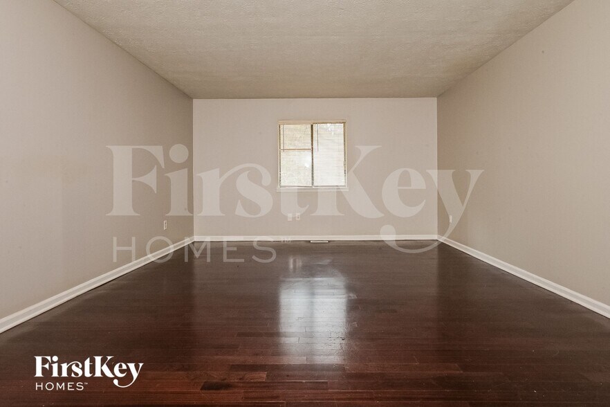 Building Photo - 2211 Cherokee Valley Cir