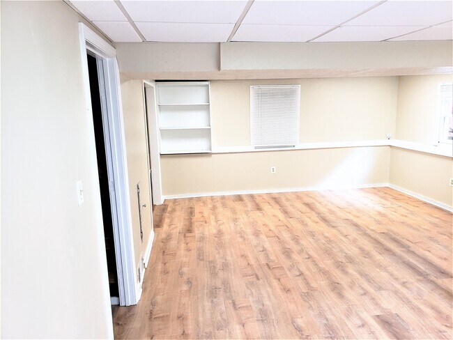 Building Photo - 160 Kingston Rd