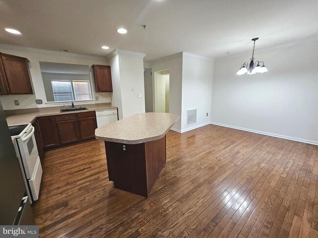 Building Photo - 261 Thomas Harmon Dr