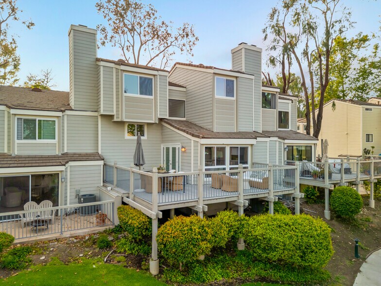 Building Photo - 1228 S Westlake Blvd