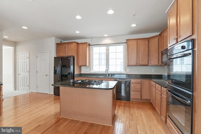 Building Photo - 9800 Traver St