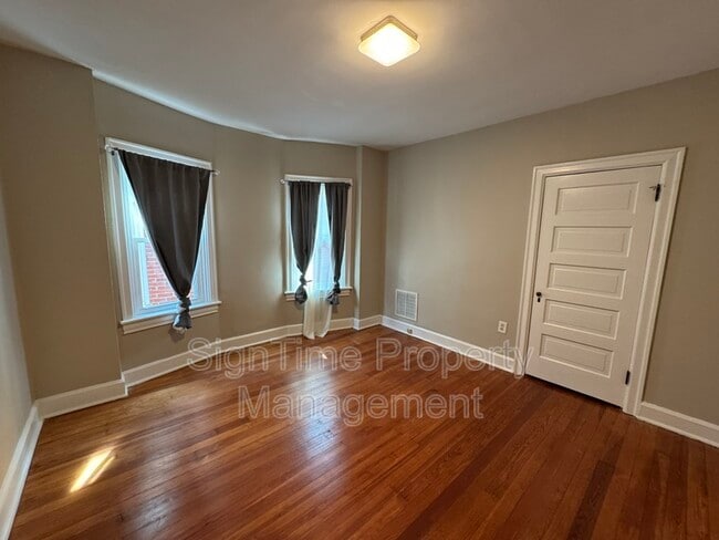 Building Photo - 864 Mulberry Ave