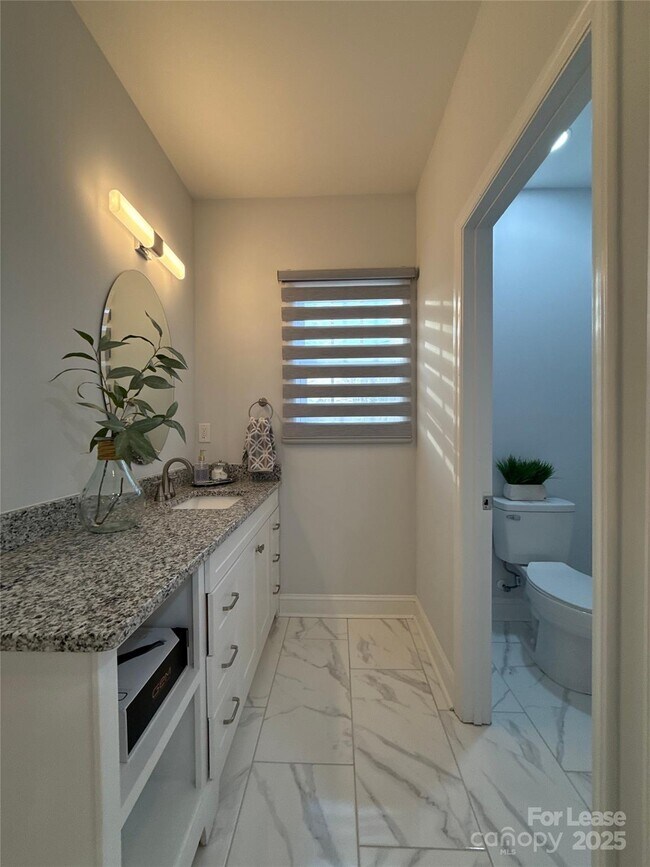 Building Photo - 5120 Lakeview Rd