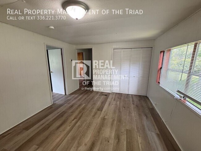 Building Photo - 102 Horseshoe Bend