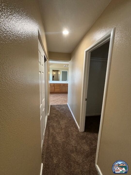 Building Photo - 1364 Valleyview Ave