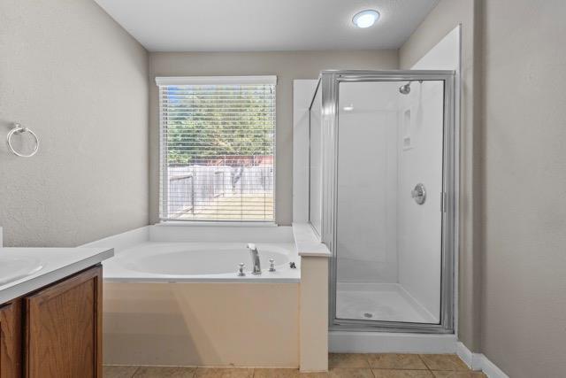 Building Photo - 561 Golden Creek Dr
