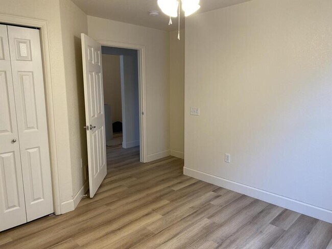 Building Photo - 1032 Canal Dr