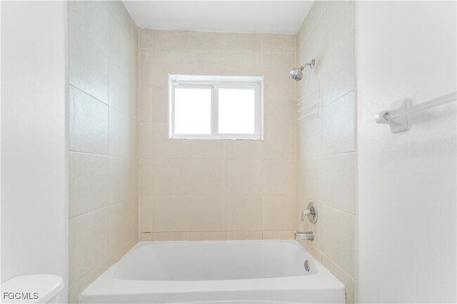 Building Photo - 2927 SE 15th Pl