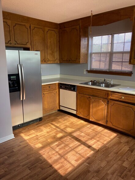 Updated appliances - 141 Country Village Ct