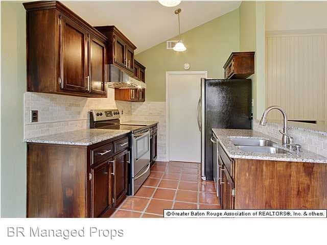 Building Photo - 2 br, 2 bath House - 8029 Summa Ave. #A