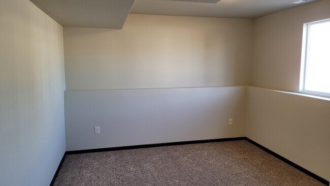 Building Photo - 628 Abraham Ct