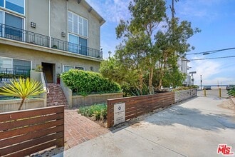 Building Photo - 20 1/2 Northstar St