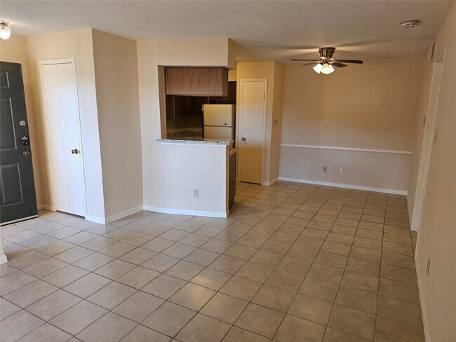 Building Photo - 2626 Holly Hall St