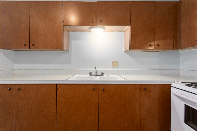 Building Photo - 418 W 89th St