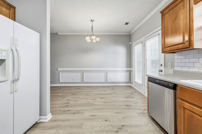 Building Photo - 777 King George Blvd