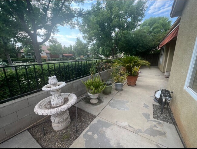 Building Photo - 3-bedroom, 2.5 bathroom home desirable Marquise Gated Community