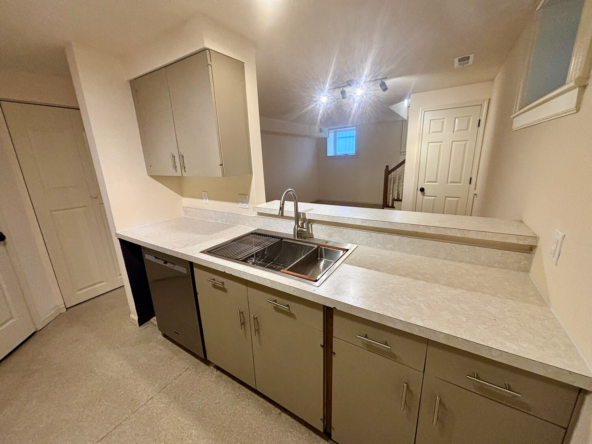 Building Photo - 2325 S 10th St