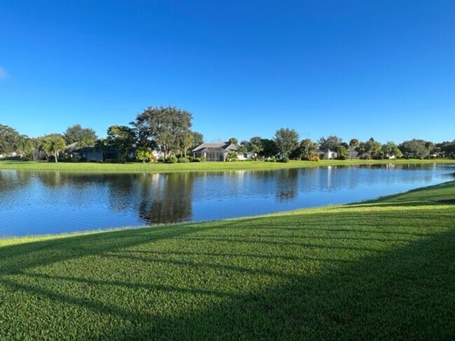 Building Photo - 12561 Lake Run Dr