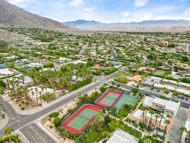 Building Photo - 2074 N Mira Vista Way