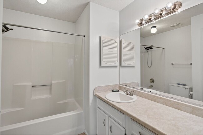 Building Photo - 40 Westview Dr