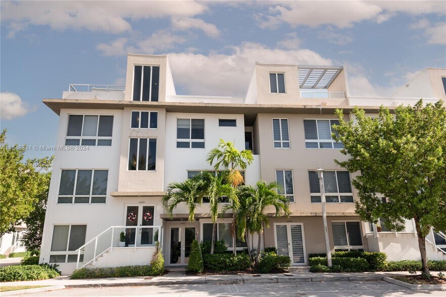 Building Photo - 10501 NW 66th St