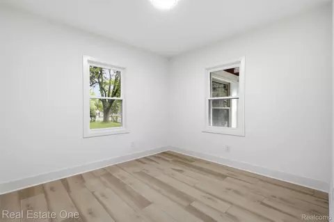 Building Photo - 17 N Midland Dr