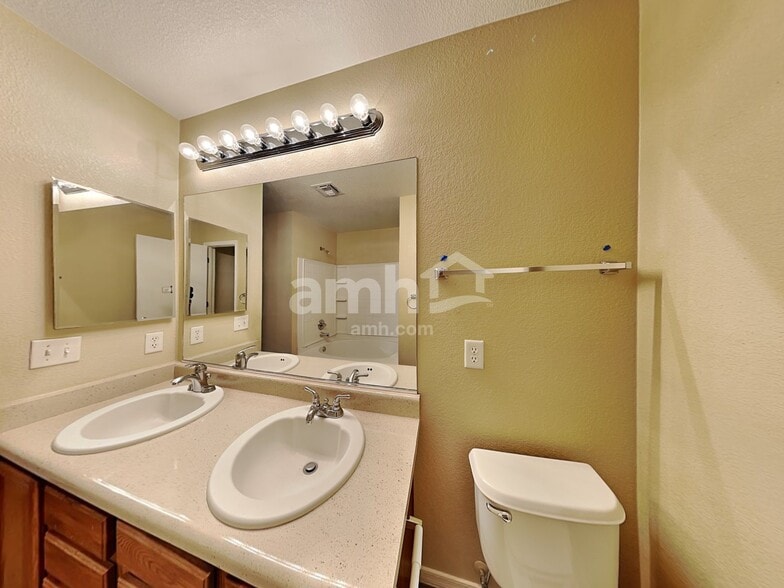 Building Photo - 5020 E Butterweed Dr