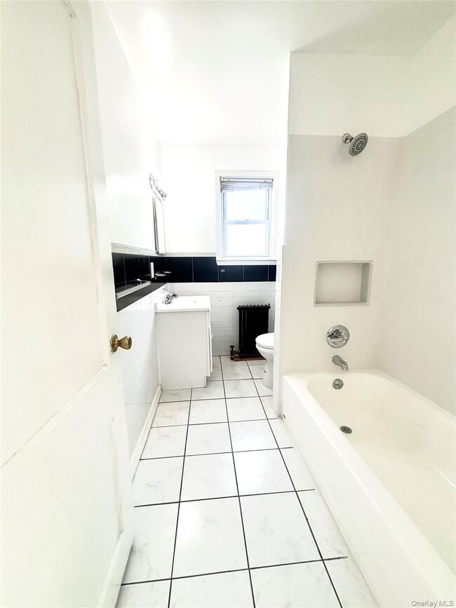 Building Photo - 66 Kenmore Rd