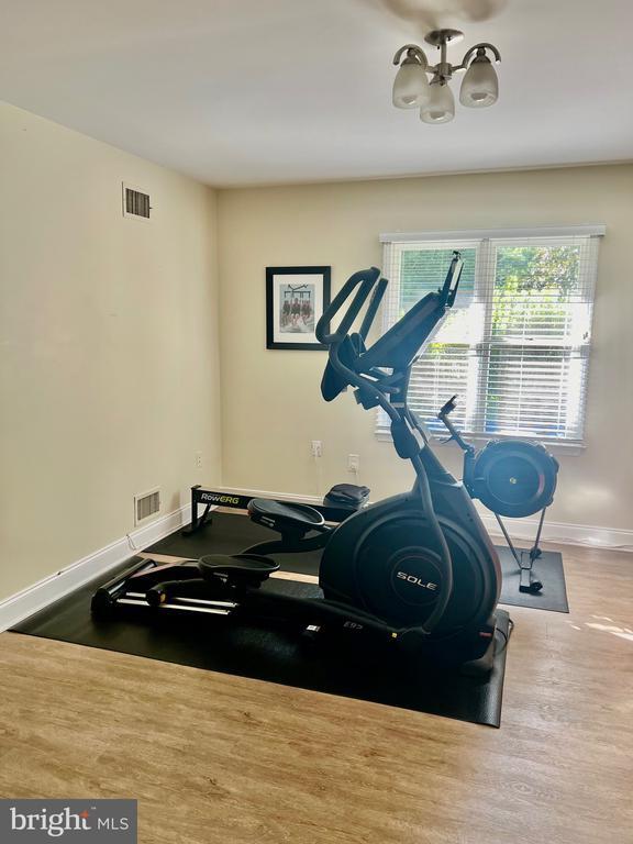 Building Photo - 1542 Crowell Rd