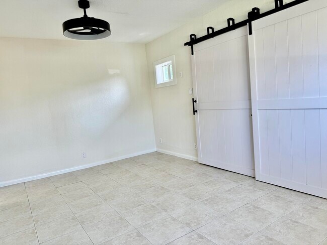 Building Photo - 10 Forest Hills Ln