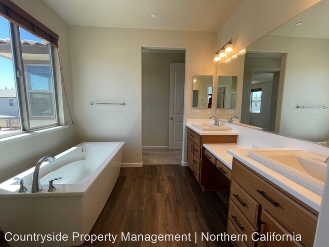 Building Photo - 4 br, 2.5 bath House - 3212 Vintage Drive