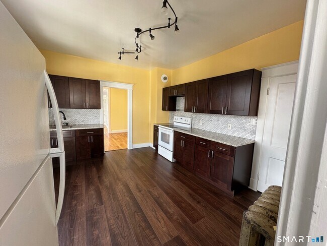 Building Photo - 20 Taylor St