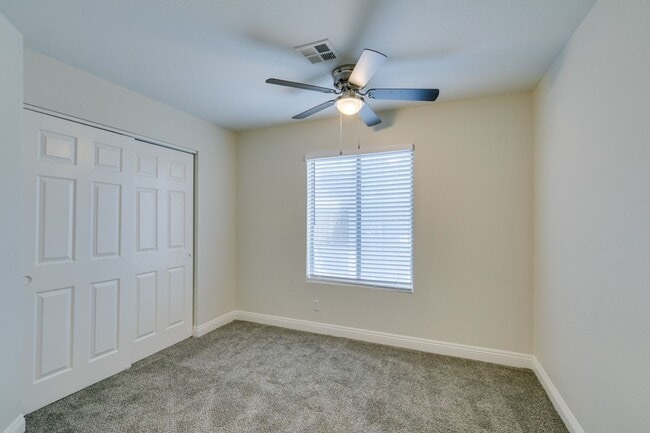 Building Photo - Beautiful 4-bedroom, 2.5-bath home in the highly desirable Green Valley/Henderson area!