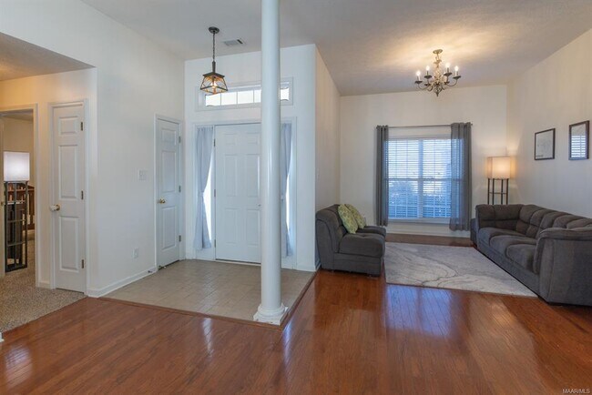 Building Photo - 616 Castle Brook Dr