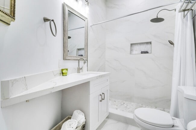 Building Photo - 387 Kelsey Park Dr